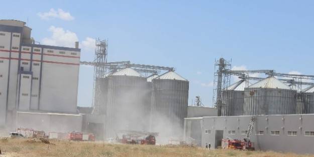 Fabrikada Çikan Yangın Korkuttu