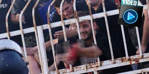 Futbol sahasında vahşet!