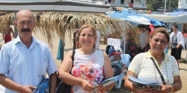 Chp'li Kadınlar, Çati Adayı Ekmeleddin İçin Plajda Broşür Dağıttı