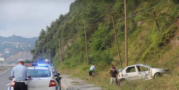 25 Metre Sürüklenerek Takla Atan Otomobilden Burnu Kanamadan Çikti