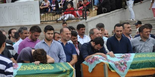 Jeep Kazasında Ölen İki Kadın Son Yolculuğuna Uğurlandı