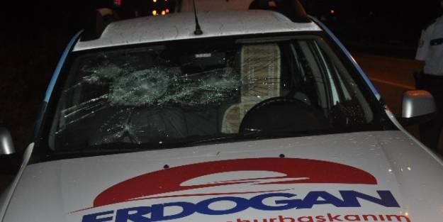 Adana’da Cumhurbaşkanı Adayı Recep Tayyip Erdoğan’ın Reklam Aracına Saldırı