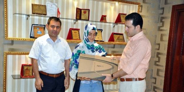 Kaymakam Fırat Lys’de Başarılı Öğrencileri Ödüllendirdi.