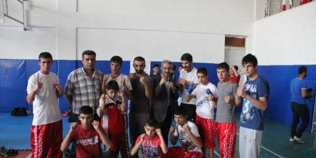 Van Gençlik Hizmetleri Ve Spor İl Müdürlüğü Tarafından Düzenlenen Kickboks İl Birinciliği Müsabakaları Sona Erdi