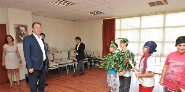 Buca Belediyesi Geleceğin Tiyatrocularını Yetiştiriyor