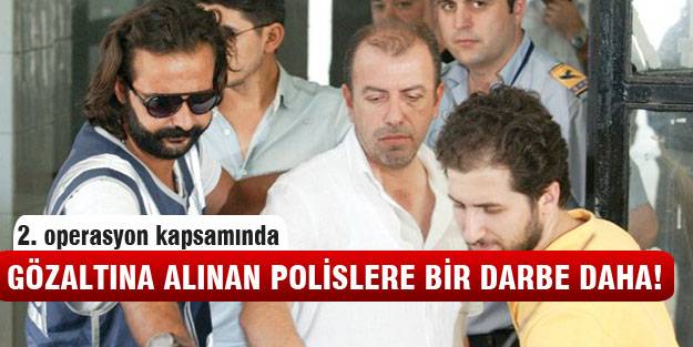 Gözaltına alınan polislere bir darbe daha