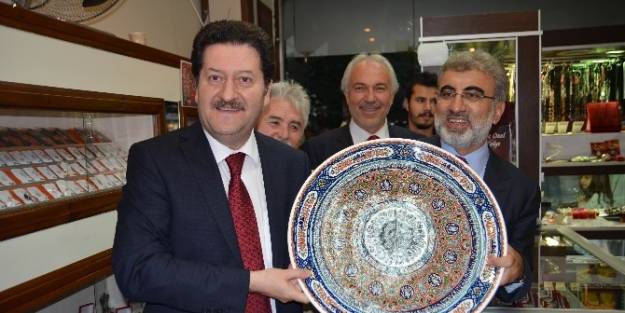 Bakan Taner Yıldız'a Çini Tabak