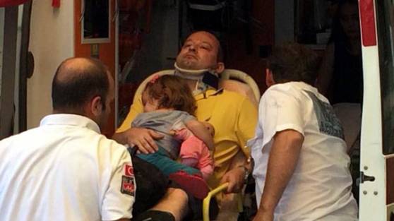 Kaza yapan baba kız bir an olsun ayrılmadı