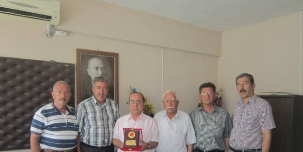 Yerel Yönetimler Derneği’nden Nüfus Müdürü Mehmet Bars’a Plaket