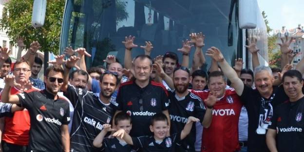 Bandırmalı Beşiktaşlılar İstanbul'a Hareket Etti
