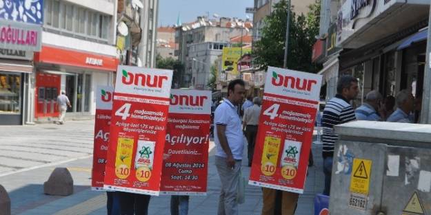 Yürüyen Bilboardlar Görenleri Şaşkina Çevirdi
