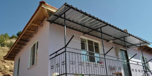 Demirci Syd Vakfından İhtiyaç Sahibi Vatandaşa Ev