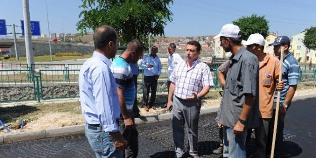 Başkan Bakıcı Kanal Boyunda Asfaltlama Çalişmalarina Katıldı