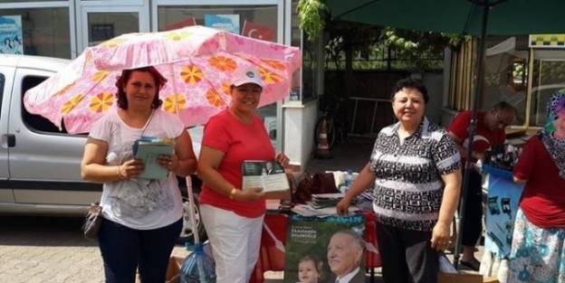 Chp’li Kadınlar İhsanoğlu İçin Stant Kurdu