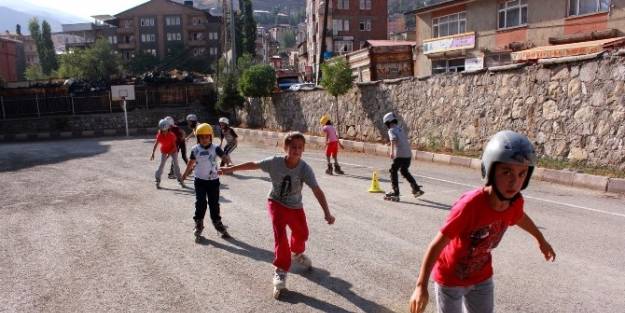 Tekerekli Patenle Yarışmaya Hazırlanıyorlar