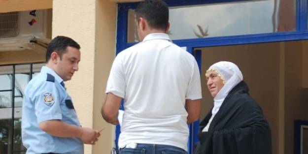 Yaşlı Kadın Ve Kızının Kuyumcu Hırsızlığı Kameraya Takıldı