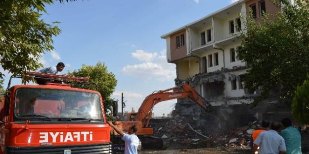 Eski İlçe Emniyet Müdürlüğü’nün Binası Yıkıldı