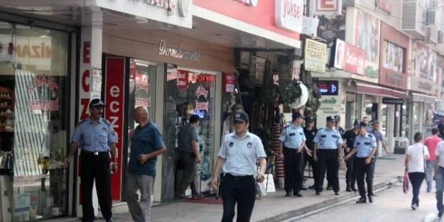 Zabıtadan Çevik Kuvvetli Kaldırım Denetimi