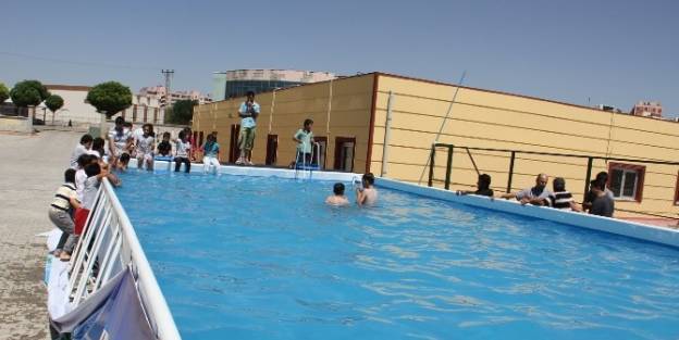 Şanliurfa'da Seyyar Yüzme Havuzu