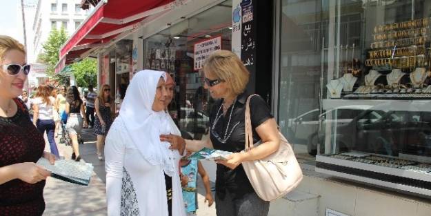 Mhp’li Kadınlar Mersin Caddelerinde İhsanoğlu İçin Oy İstedi