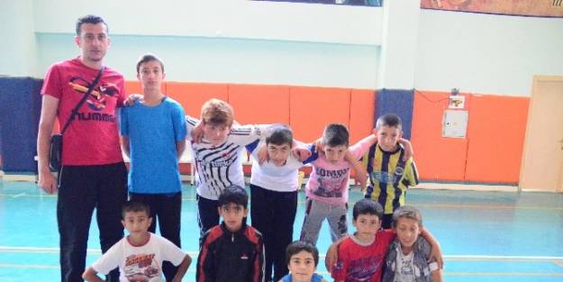Aziziye’de Yaz Hentbol Kursları Devam Ediyor