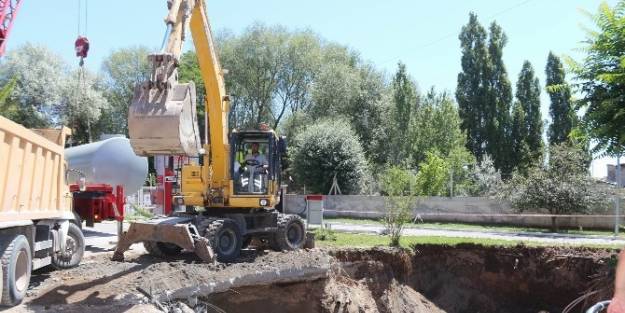 Sivas Belediyesi’ne Ait Akaryakıt Tankının Değişimi Yapıldı