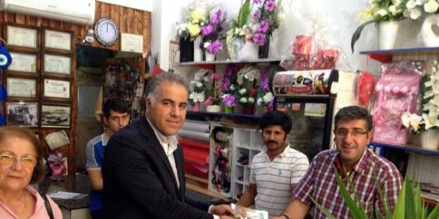 Chp Teşkilatı Broşür Dağıtıyor
