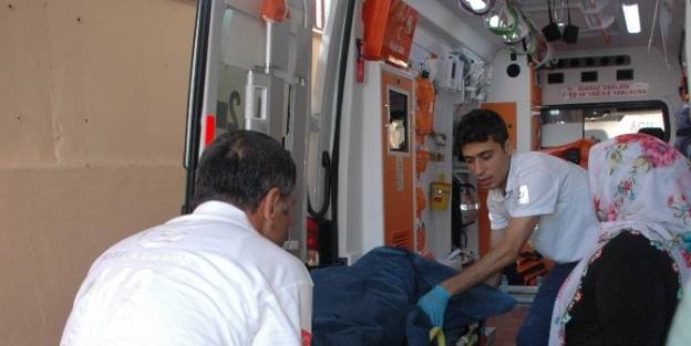 Minibüs Çocuğa Çarpti: 1 Yaralı