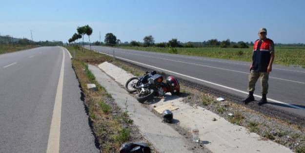 Motosiklet Kanala Yuvarlandı: 1 Yaralı