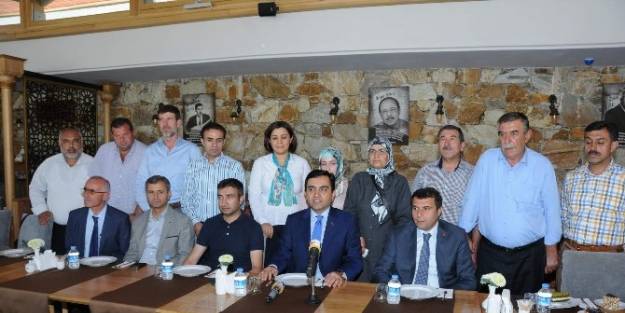Kırşehir Belediyesi Ve Ak Parti İl Teşkilatından Başbakan Erdoğan'a Destek
