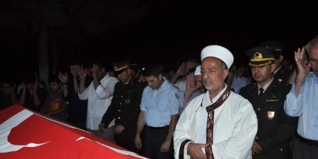 İntihar Eden Asker Toprağa Verildi