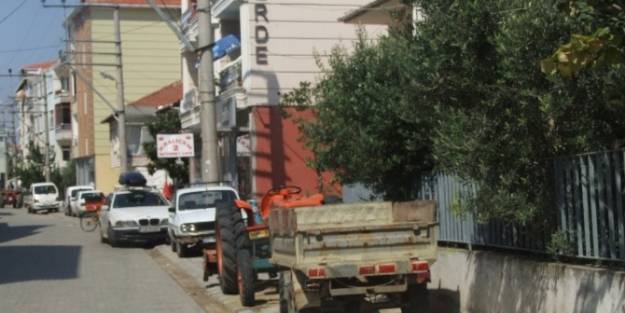 Şarköy Kaldırımları İşgal Altında