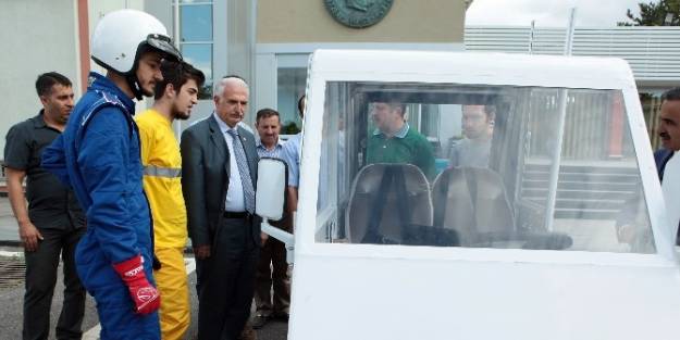 Rektör Koçak, Elektrikli Otomobilin Test Sürüşünü Yaptı