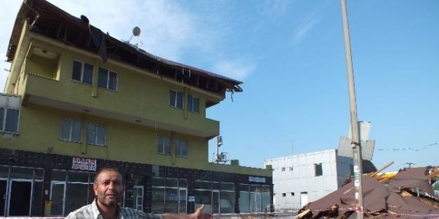 Fırtına Kocaeli'yi Vurdu, Evler Ve Araçlar Zarar Gördü