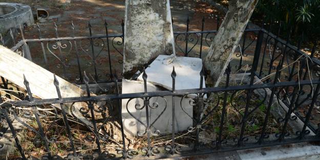 Atatürk büstüne çirkin saldırı!