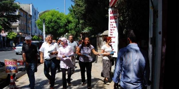 Hdp Ve Bdp Demirtaş’ın Broşürünü Dağıttı