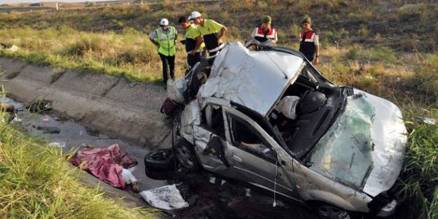 Aynı aileden 3 kişi kazada can verdi
