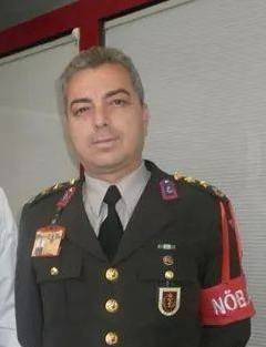 Genç Albay Rütbesini Takamadı