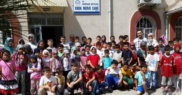 Merve Camii'nde Yaz Kur’an Kursu Öğrencileriyle Kahvaltı