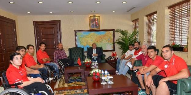 Vali Büyük, Tekerlekli Sandalye Basketbol Genç Milli Takımını Kabul Etti