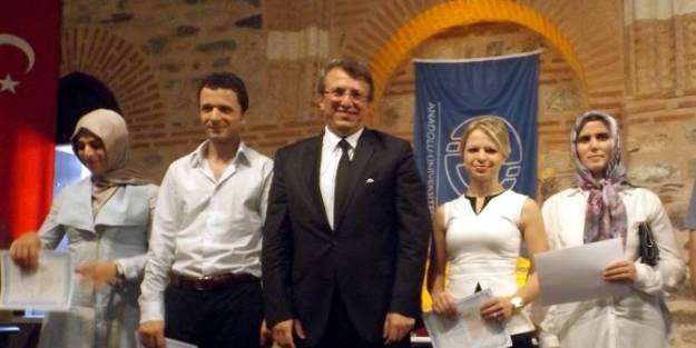 Açık Öğretimde Dereceye Giren Öğrenciler Ödüllendirildi