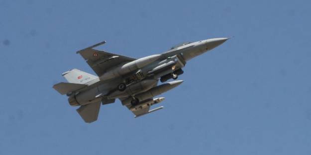 Yunan uçaklarından taciz!