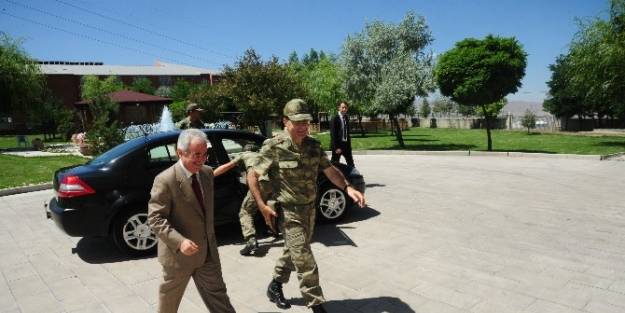 Korgeneral Başoğlu’dan Rektör Yaylalıya Veda Ziyareti
