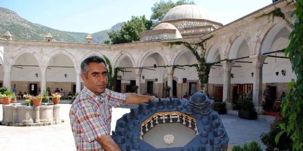 Amasya’nın Tarihi Mekanlarının Maketini Yapıyor