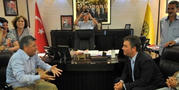Chpli Balbay'a Buca'da Sürpriz Doğum Günü Partisi