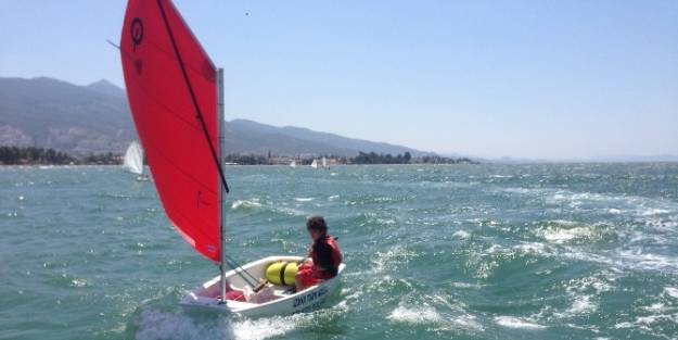 İzmir Türk Koleji'nin Yelkenci Ordusu