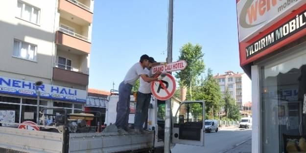 Bozüyük’e Yeni Trafik Yön Ve İşaret Levhaları