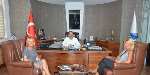 Yonca Evcimik’ten Üzülmez’e Ziyaret