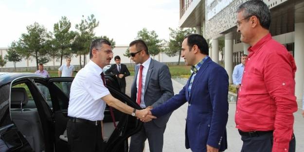 Manisa Valisi Bektaş Ve Beraberindeki Heyet Uosb Yönetim Kurulunu Ziyaret Etti