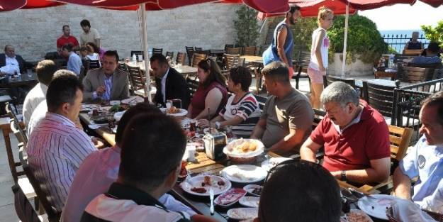Başkan Soylu Zabıtayla Kahvaltıda Buluştu